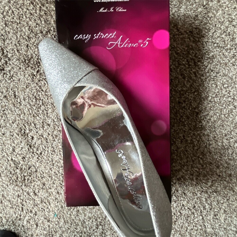 Easy Street Pump Heels Womens 8.5 W Silver Glitter​